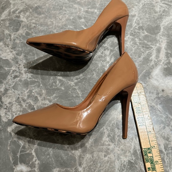 Azalea Wang Exotic Brown Pumps Cheetah Soles Patent Leather SZ 6 - Picture 6 of 9